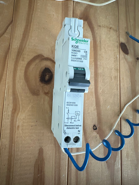 SCHNEIDER KQE106C03