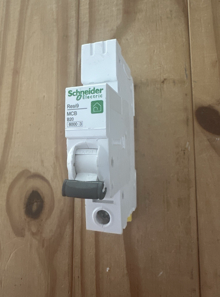 SCHNEIDER R9F87120 