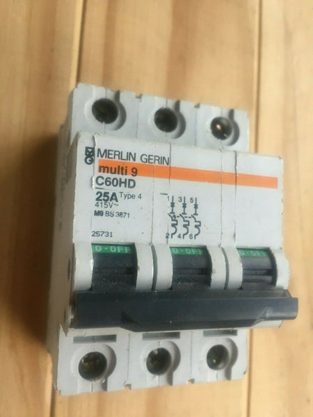 MERLIN GERIN MULTI 9 25A TYPE 4 M9 BS3871 3 POLE MCB TYPE 25731